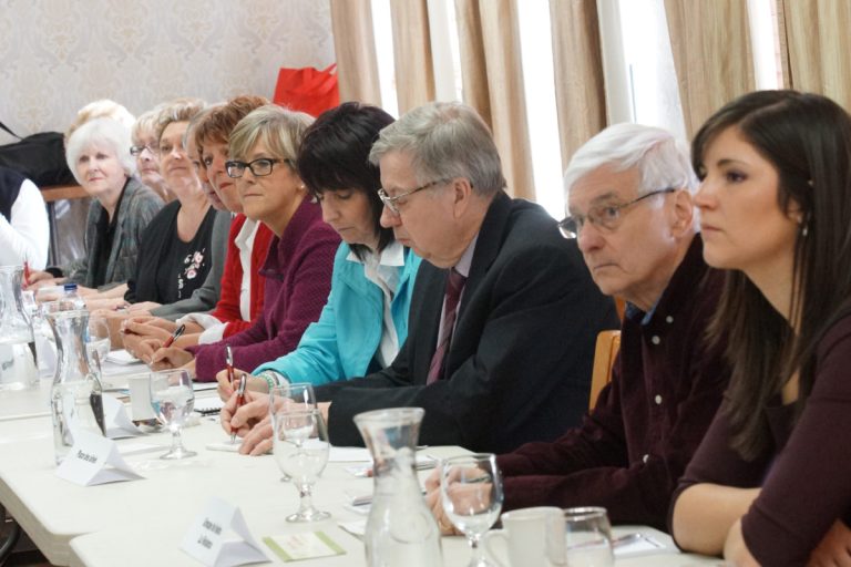 La première rencontre du mardi 25 février a rassemblé 38 personnes issues des milieux communautaires et politiques.