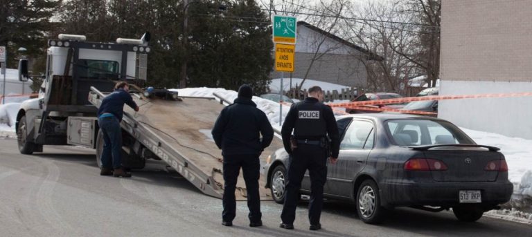 Le véhicule de la victime portait des traces de plusieurs impacts de balles.