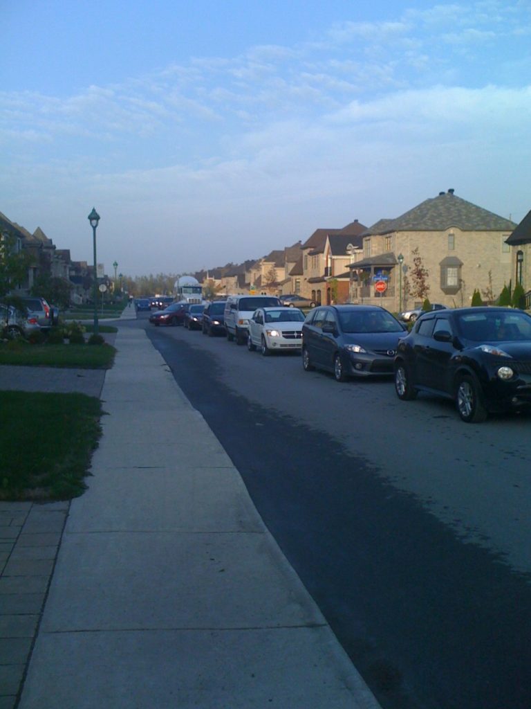 Travaux de longue haleine sur le boulevard Saint-Elzéar Ouest Un citoyen, peu heureux du détour dans les rues résidentielles, a fait parvenir au Courrier Laval des photos d'une heure de pointe sur la rue Simone-de Beauvoir.