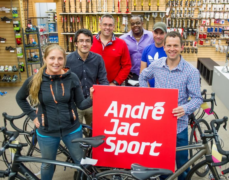 Francis Fillion, Mélissa Beckers, Jean Brad Cadet, Étienne Boily, Yannick Caplette et Frédéric Beaudette forment le conseil d'administration du club Triathlon Laval.