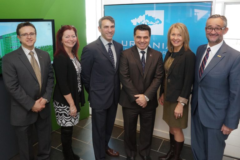 Paolo Galati, conseiller municipal de Saint-Vincent-de-Paul; Gysel Poitras, directrice du développement des affaires, Chambre de commerce et d’industrie de Laval; Sébastien Lessard, président de Société de développement Urbania et promoteur; David de Cotis, v.-p. exécutif de la Ville de Laval et P.-D.G. par intérim de Laval Technopole; Aline Scrive, conseillère en solutions média, TC Media
