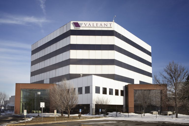 Valeant: chute de 11 % des revenus Les revenus de Valeant ont chuté de 11 % dans le deuxième trimestre.