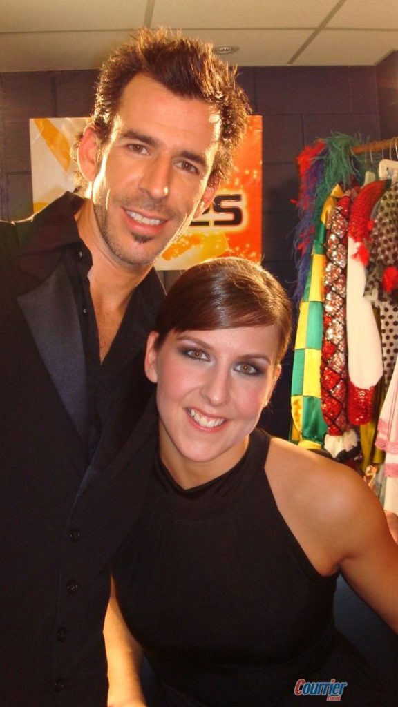 Véronique Guindon a dansé devant plus d’un million de téléspectateurs Véronique Guindon a esquissé ses pas de danse en compagnie de Christian Vézina, un chorégraphe de l'émission Le Match des étoiles. (Photo: Courtoisie)