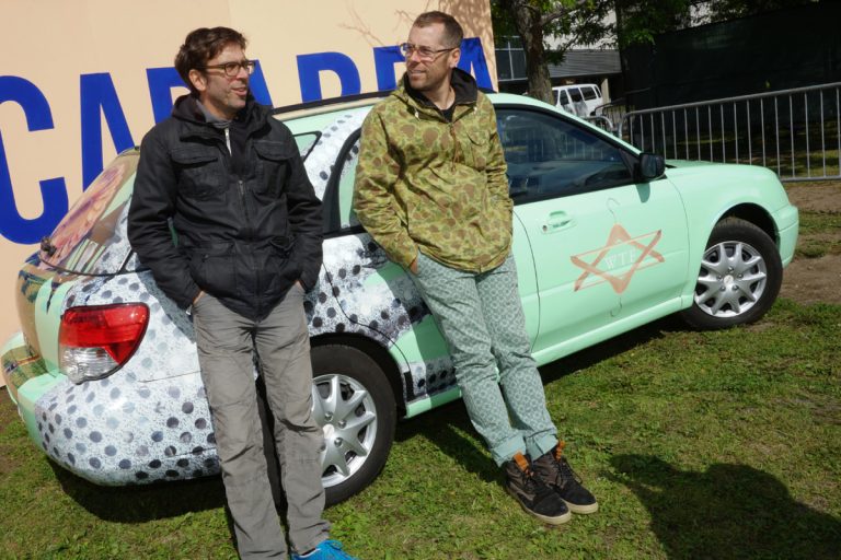 Mathieu Doyon et Simon Rivest créent ensemble des œuvres ludiques et originales depuis 2000.(Photo TC Media - Mario Beauregard) 