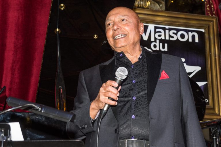 Passation des pouvoirs père-fils réussie pour Colin Hunter Colin Hunter accorde de plus en plus de temps à sa carrière de chanteur de jazz.