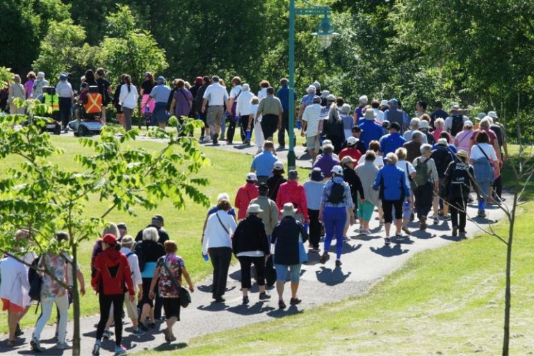500 marcheurs attendus pour la bientraitance des personnes aînées L’an dernier, plus de 330 marcheurs se sont présentés au parc des Prairies.