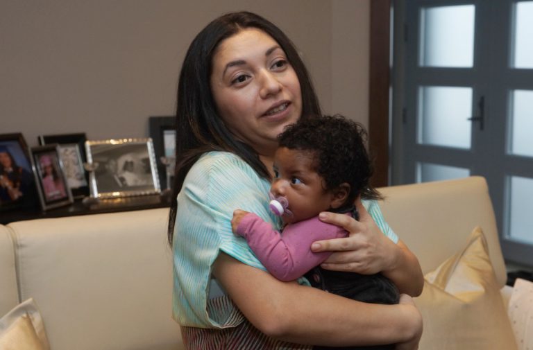 La petite Jasmine n'apporte que du bonheur à sa mère, son père et ses trois sœurs depuis la folle nuit du 27 janvier.
