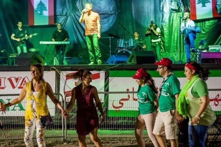 Le site accueille jusqu'à 10 000 spectateurs pour certains spectacles.