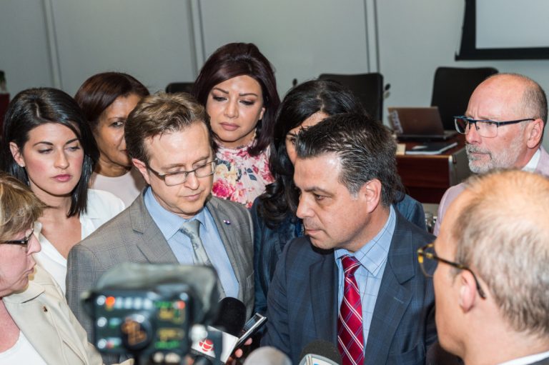 David De Cotis lors de la mêlée de presse où il avait évoqué la véritable raison de la fronde soulevée contre le chef du parti, Marc Demers, sans toutefois la révéler.