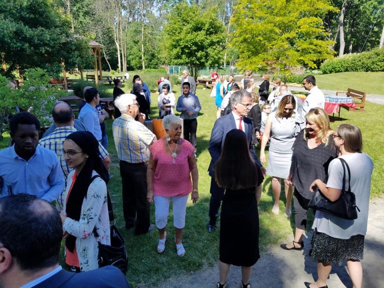 Entre 100 et 150 personnes étaient réunies pour l'investiture de Guy Ouellette, député du PLQ dans Chomedey.