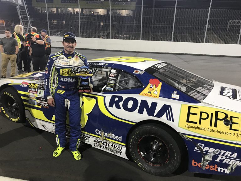Troisième place pour Tagliani Le coureur Alex Tagliani est passé du 6e rang en début de course au top 3 à la fin, le 16 juin, en banlieue d'Hamilton.