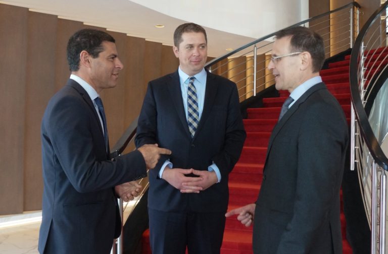 Andrew Scheer veut connaître les préoccupations des Lavallois Le nouveau chef du Parti conservateur Andrew Scheer a rencontré des sympathisants le 24 mai, au Centre de congrès Palace, dans Chomedey.