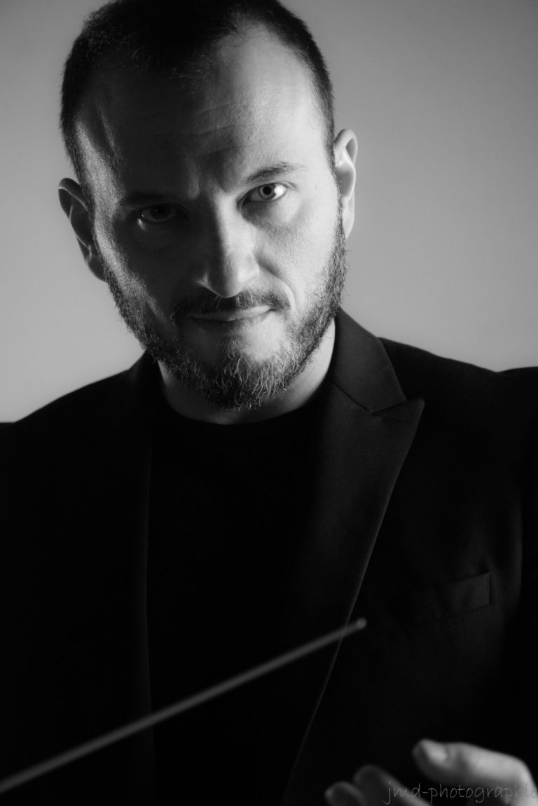 Directeur musical du Chœur de Laval, Dany Wiseman est aussi directeur artistique à l’école FACE de Montréal, du Choeur d’été de Montréal, de l’Harmonie vocale de Saint-Hyacinthe et directeur musical pour l’Opéra de Rimouski.