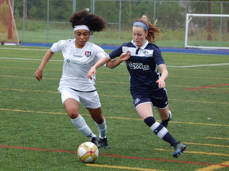 Le CS Monteuil triomphe 1 à 0 La troupe de David Cerasuolo a rapidement pris le contrôle en début de match et s’est installée dans le territoire de l’AS Blainville.