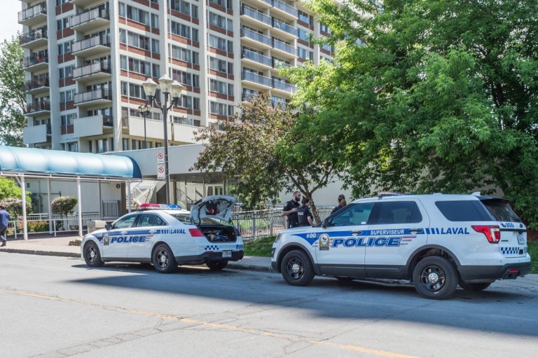 Une quinquagénaire meurt en tombant d’un balcon L'enquête se poursuit pour faire la lumière sur ce triste drame.