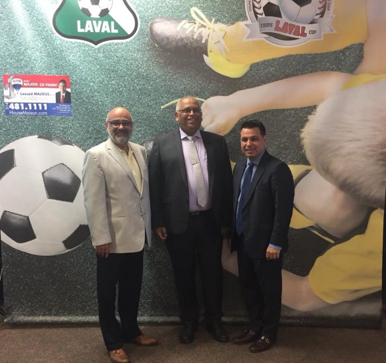 Deux grosses fins de semaine de soccer Kambiz Ebadi, directeur des compétitions à la Fédération de soccer du Québec, Mongi Zitouni, président de la Coupe Soccer internationale de Laval et David de Cotis.