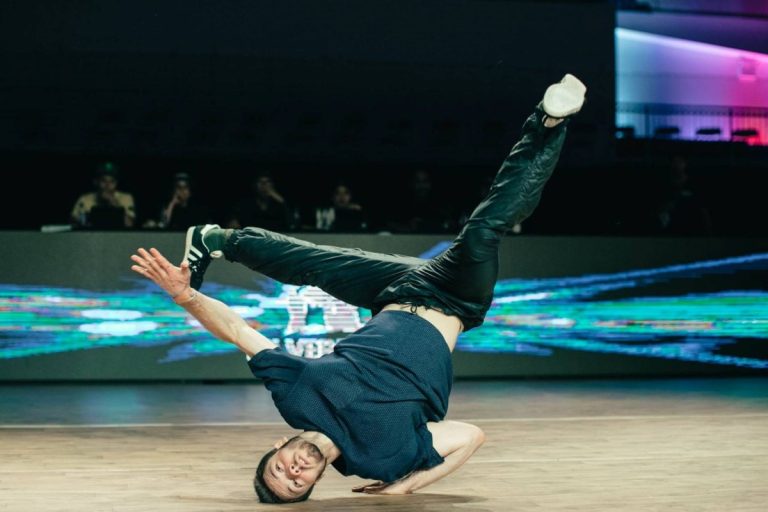 Un as du breakdance aux JOJ