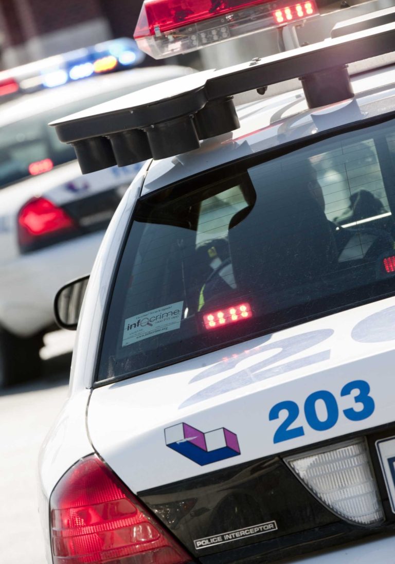 Plus de quatre heures pour arrêter un homme menaçant Autopatrouilles Police Laval