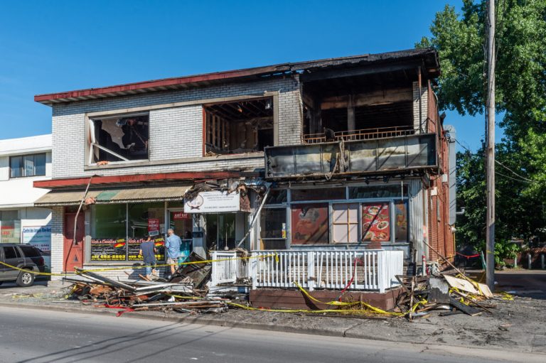 12 personnes à la rue après un coûteux incendie