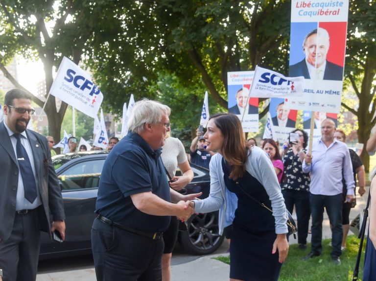 Le ministre Barrette attendu de pied ferme