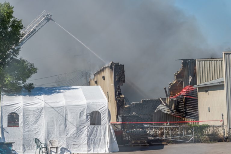 Une explosion cause un million en dommages dans un garage industriel