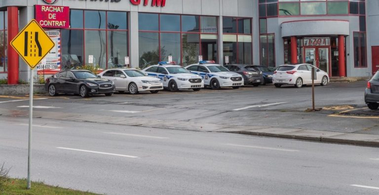 9 hommes arrêtés, 115 000 $ et drogues saisis