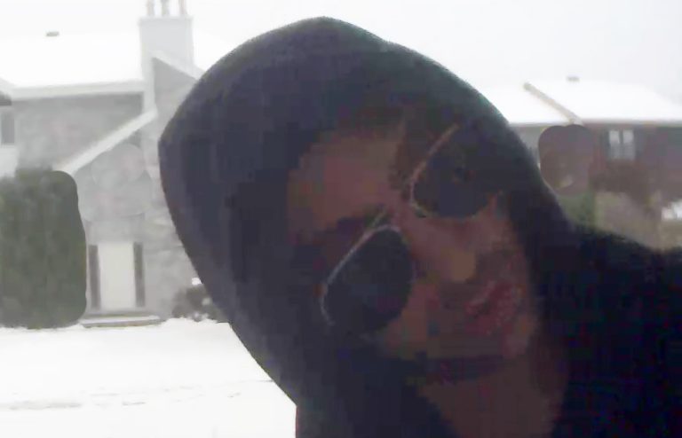 Recherché pour avoir intimidé une femme