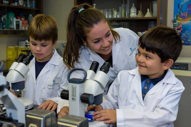 Lutins en conflit au Musée Armand-Frappier