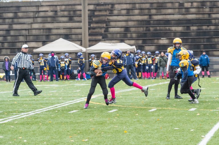 Les Blues de Chomedey habillés de rose