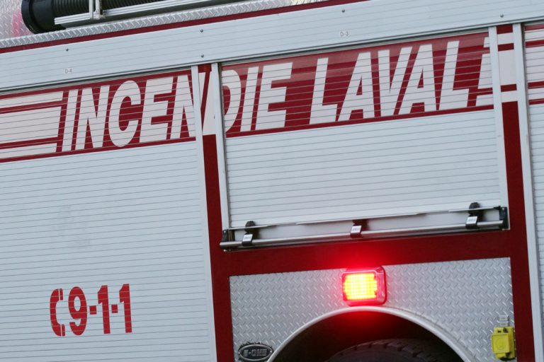 Stations Montmorency et de la Concorde évacuées pour un feu Incendie camion pompier Laval