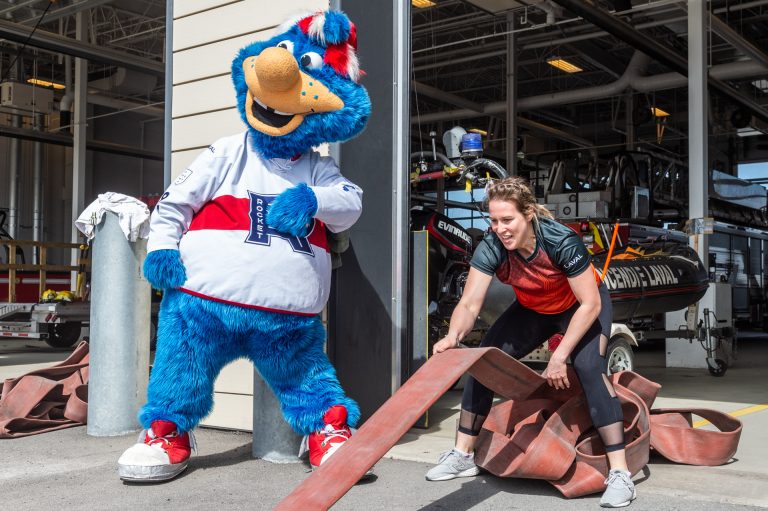 Athlète olympique à la Course des pompiers