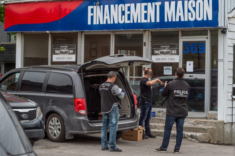 Frappe policière dans Sainte-Rose