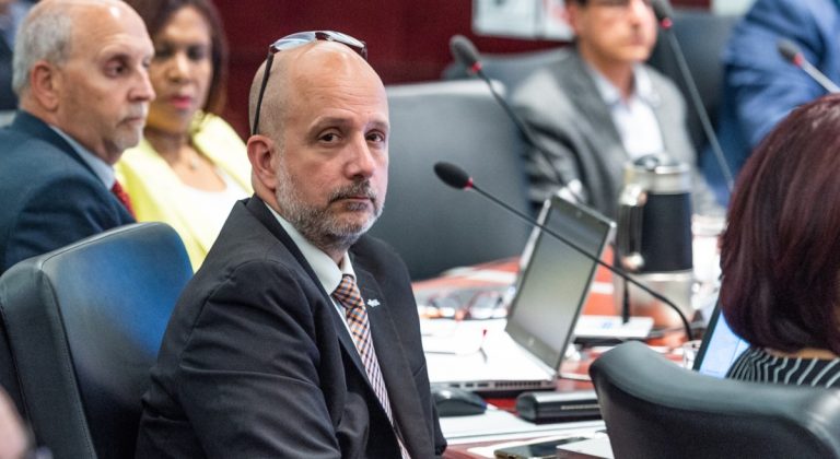 Un statut Facebook d’un élu soulève l’indignation