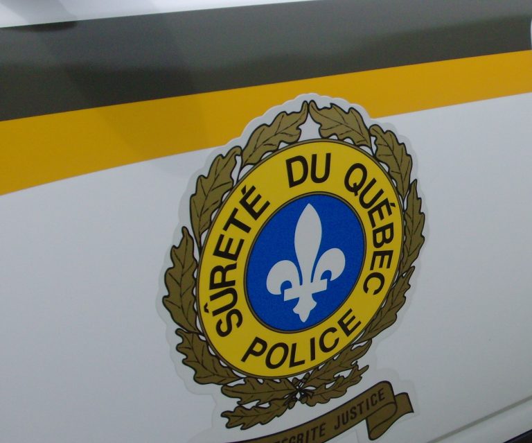 Camion coincé sous un viaduc de l’A-15 Sûreté du Québec