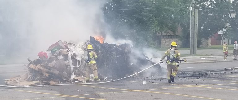 Feu d’ordures face à l’école Saint-Vincent