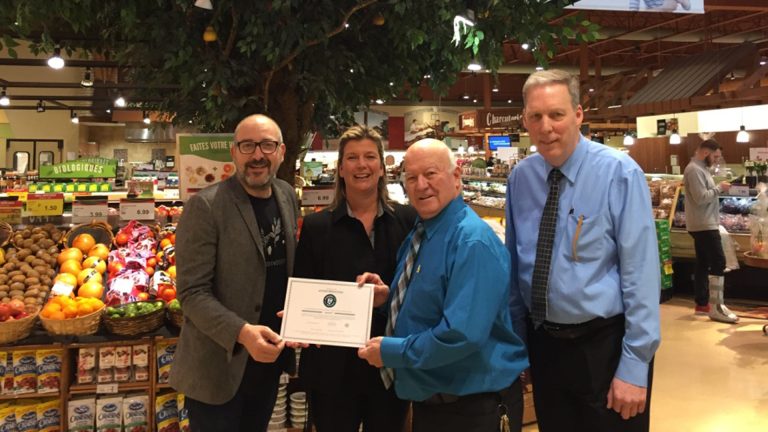 Les épiciers Quintal ont déjà banni les sacs de plastique