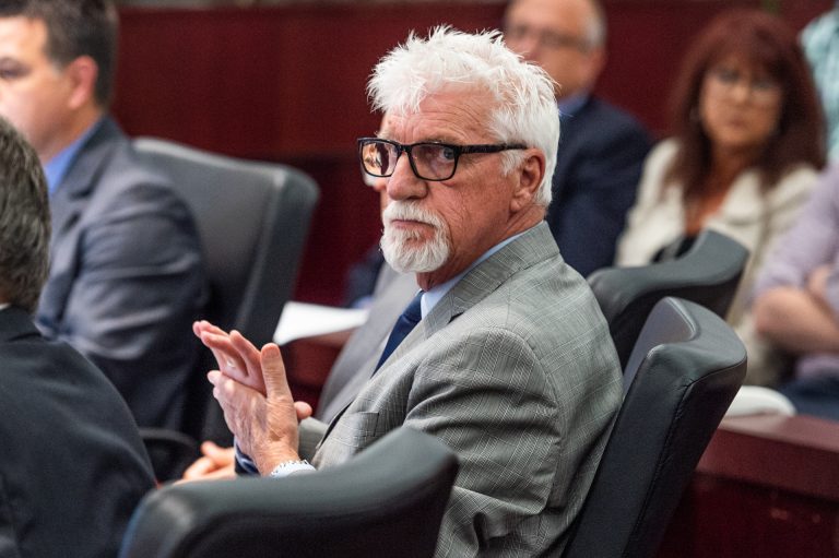 Gilbert Dumas exposé en chapelle ardente