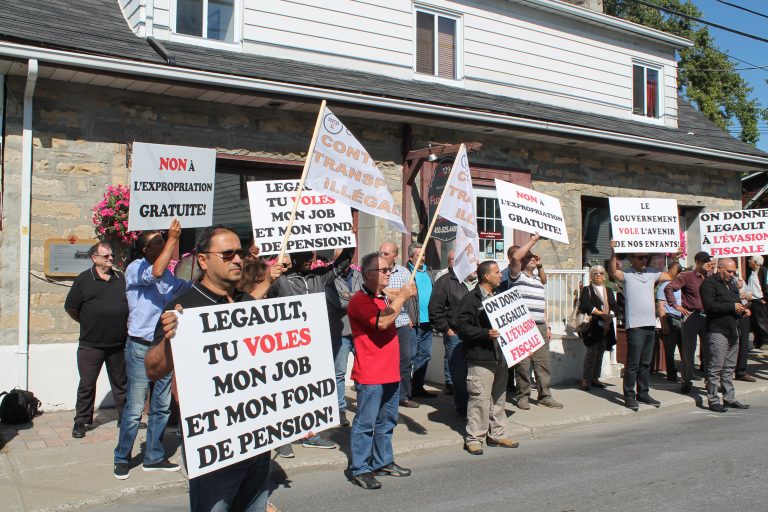 Les chauffeurs de taxi manifestent contre le projet de loi 17
