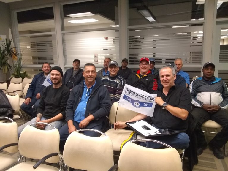 Des ouvriers spécialisés manifestent leurs inquiétudes