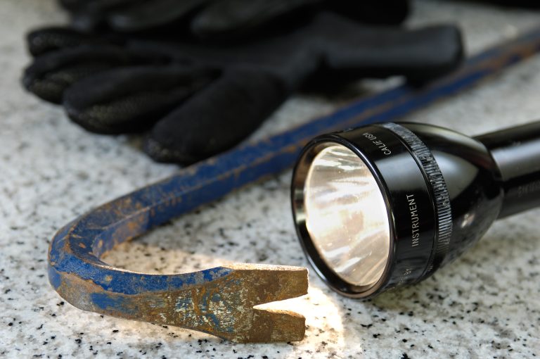 Outils burinés retrouvés après des vols de chantier