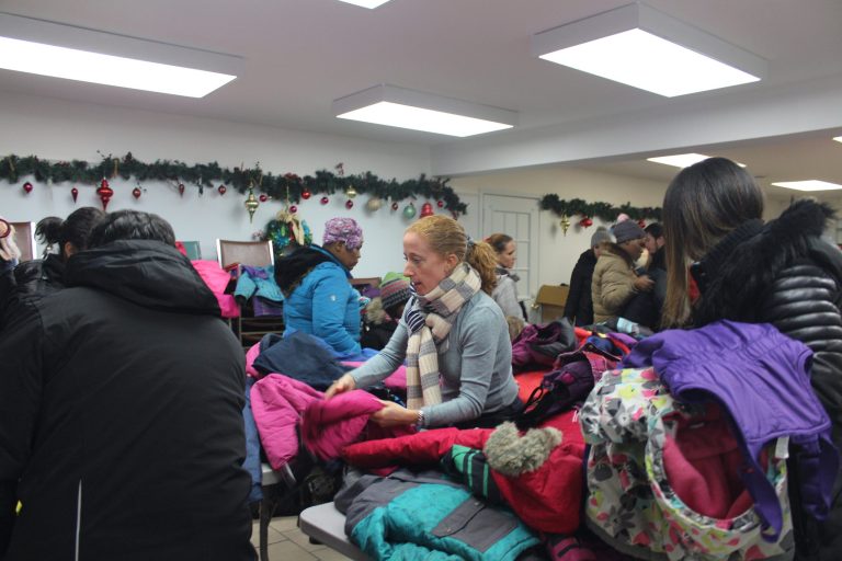 Réutiliser des habits d’hiver pour préserver la fierté des enfants lavallois