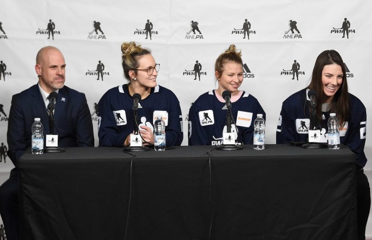 Retour éphémère des étoiles du hockey féminin