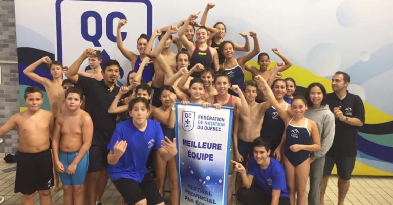 Mouvement Aquatique performe au festival par équipe