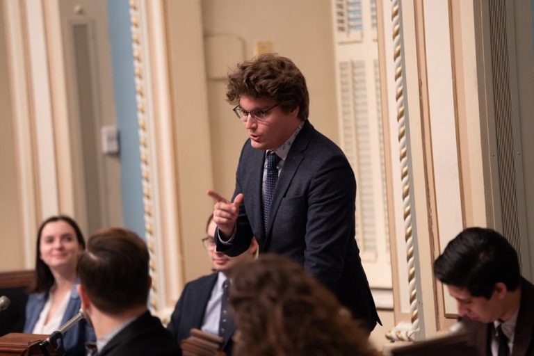 Neuf Lavallois au Parlement étudiant du Québec