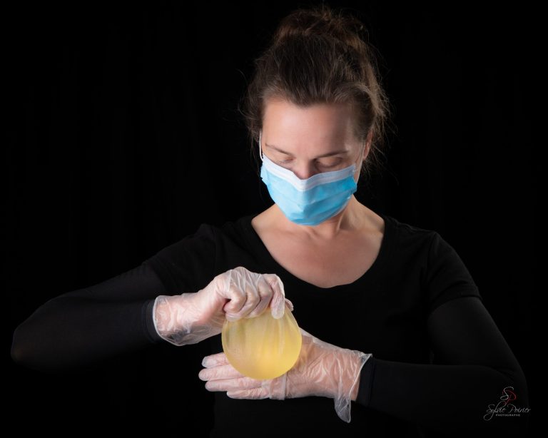 Julie ne veut plus d’implants mammaires implants