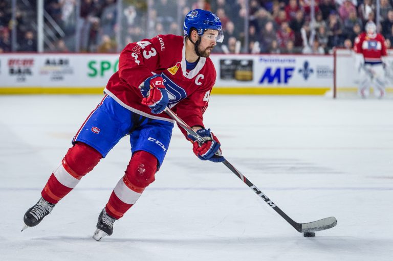 Le capitaine mène les troupes vers la victoire