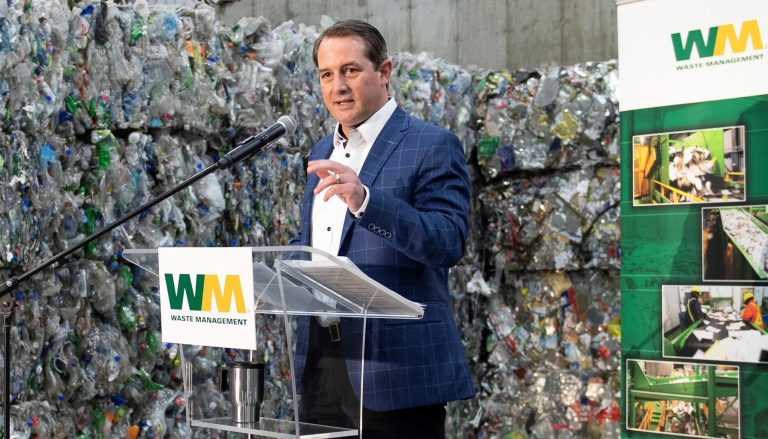 Un centre de tri renaît de ses cendres