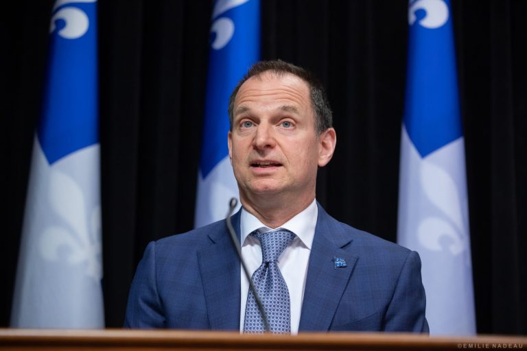 Québec prévoit un déficit historique de 14,9 milliards de dollars déficit