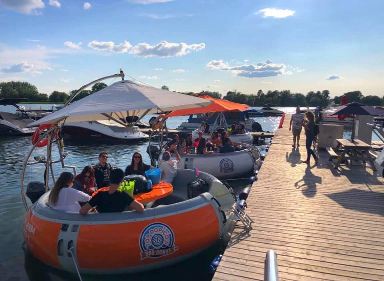 Faire du BBQ sur un «beigne flottant» BBQ