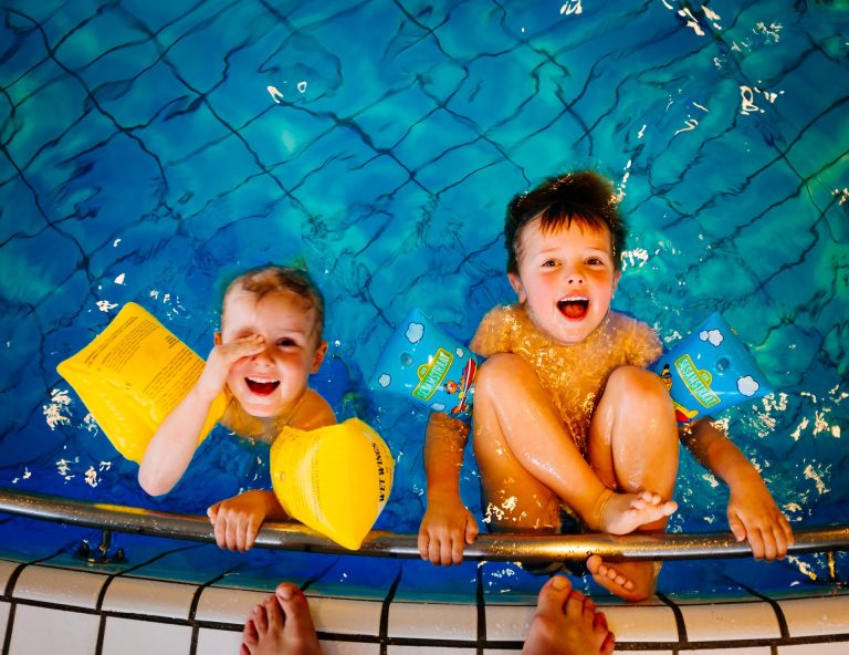Ne pas combiner télétravail et enfants dans la piscine piscines